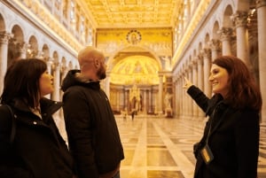 Rooma: Roomassa: Pyhien ovien pyhiinvaellus yksityisen kuljettajan ja oppaan kanssa.