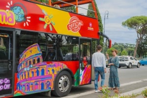 Rome: Hop-On Hop-Off Bus, Roman Forum & Colosseum Tour