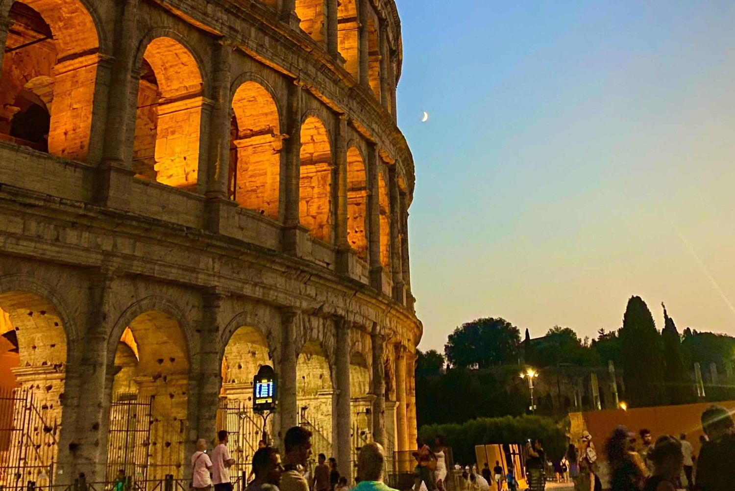 Rome Illuminated. Night Tour in Van