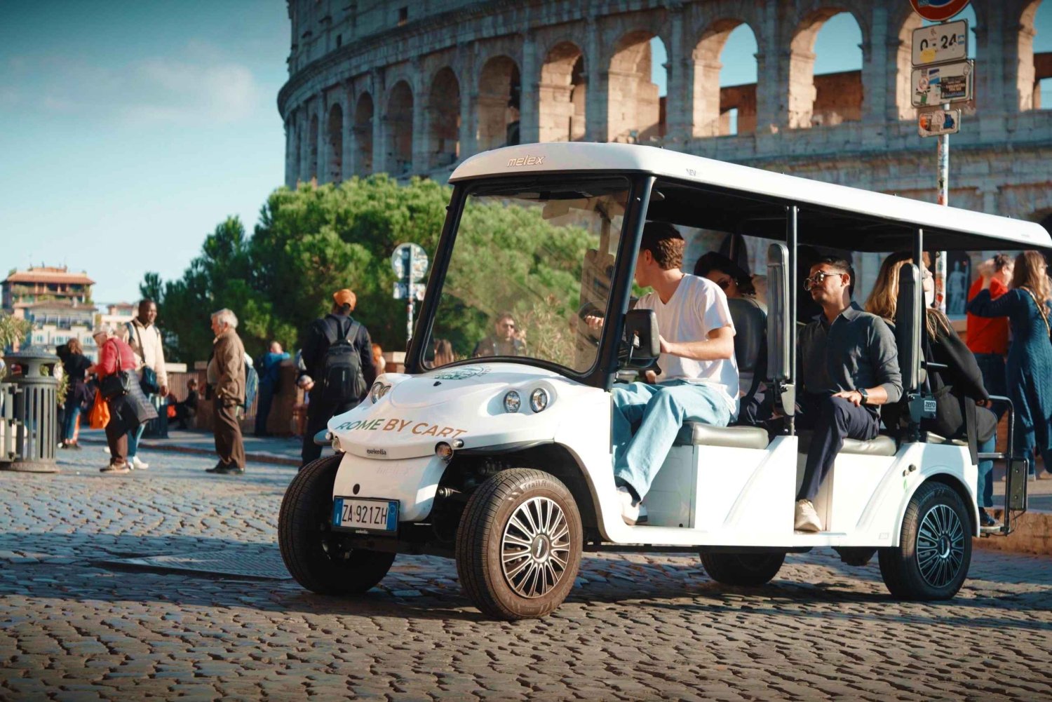 ローマを快適に楽しむ：3時間のプライベートゴルフカートツアー（フードテイスティング付き）