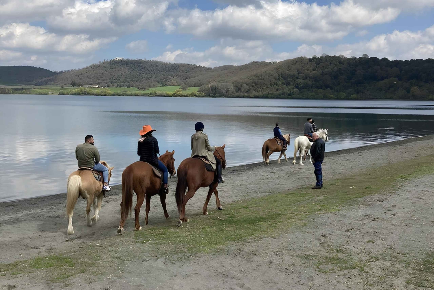 Roma: escursione a cavallo con guida sul Lago di Martignano