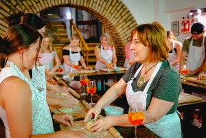 ローマ：コロッセオ近くでパスタ作りとイタリアンスプリッツ3種体験