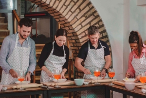 ローマ：コロッセオ近くでパスタ作りとイタリアンスプリッツ3種体験