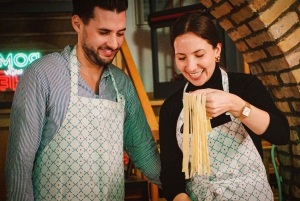 ローマ：コロッセオ近くでパスタ作りとイタリアンスプリッツ3種体験