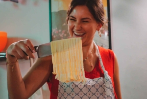 ローマ：コロッセオ近くでパスタ作りとイタリアンスプリッツ3種体験