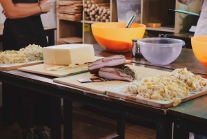 ローマ：コロッセオ近くでパスタ作りとイタリアンスプリッツ3種体験