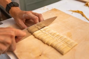 Rome: Fettuccine and Tiramisu Cooking Class with Wine