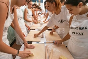 Rome: Fettuccine and Tiramisu Cooking Class with Wine