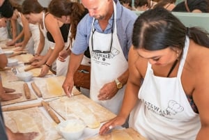 Rome: Fettuccine and Tiramisu Cooking Class with Wine