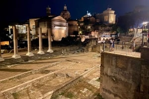 Rome : Visite privée nocturne à pied avec guide local