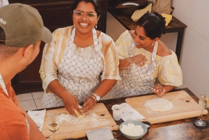 Rome: Pasta Class with 3 Spritz or Tiramisu by the Colosseum