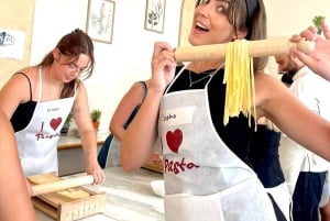 ローマ：ワイン、リモンチェッロ、デザート付きのパスタ作り教室