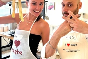 ローマ：ワイン、リモンチェッロ、デザート付きのパスタ作り教室