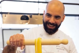 ローマ：ワイン、リモンチェッロ、デザート付きのパスタ作り教室