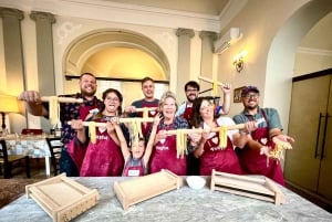 ローマ：ワイン、リモンチェッロ、デザート付きのパスタ作り教室