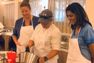 Rooma: Pasta & Tiramisu Class with Free Flowing Fine Wine (Pasta & Tiramisu luokka)