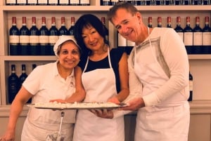 Rooma: Pasta & Tiramisu Class with Free Flowing Fine Wine (Pasta & Tiramisu luokka)