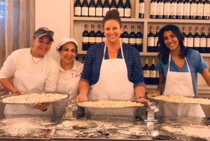 Rooma: Pasta & Tiramisu Class with Free Flowing Fine Wine (Pasta & Tiramisu luokka)