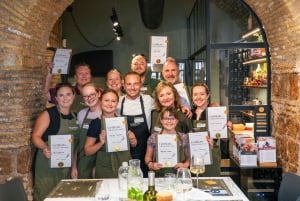 Roma: corso di cucina di pasta e tiramisù con vino illimitato