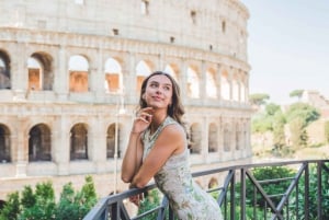 Rome: Personalized Photoshoot outside the Colosseum