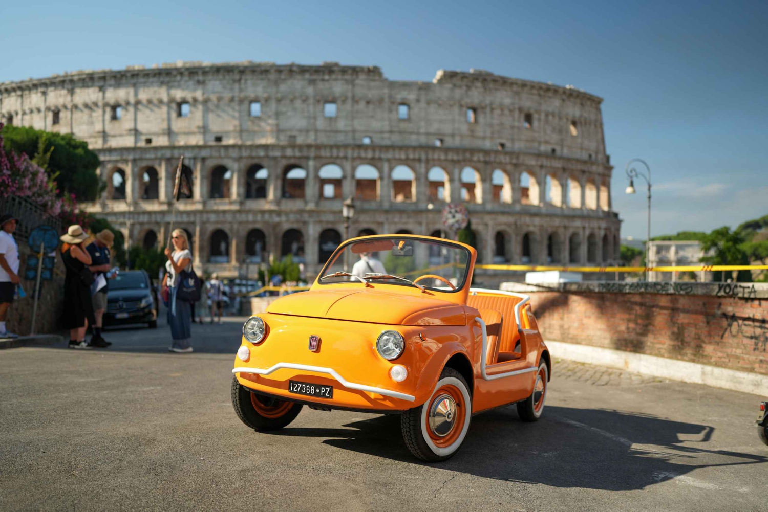 Rome: Photoshoot experience with Vintage Fiat 500