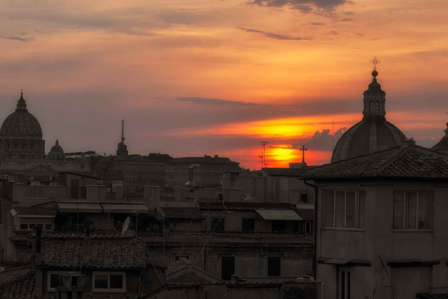 Rome: Piazzas and Fountains Sunset Tour with Aperitivo