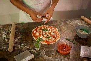 ローマ：コロッセオ近郊でのピザとティラミスクッキングクラス