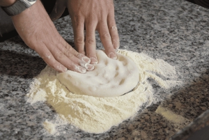 Rome: Hands-On Pizza Making Class near the Vatican with Wine