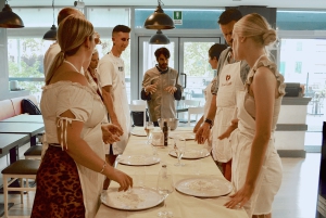 Rome: Hands-On Pizza Making Class near the Vatican with Wine