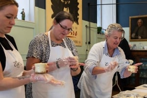 Roma: Corso di pizza e tiramisù con vino e limoncello