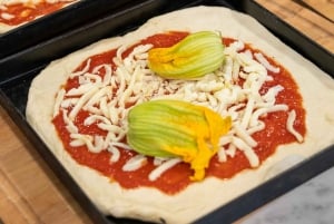 Roma: Corso di pizza e tiramisù con vino e limoncello