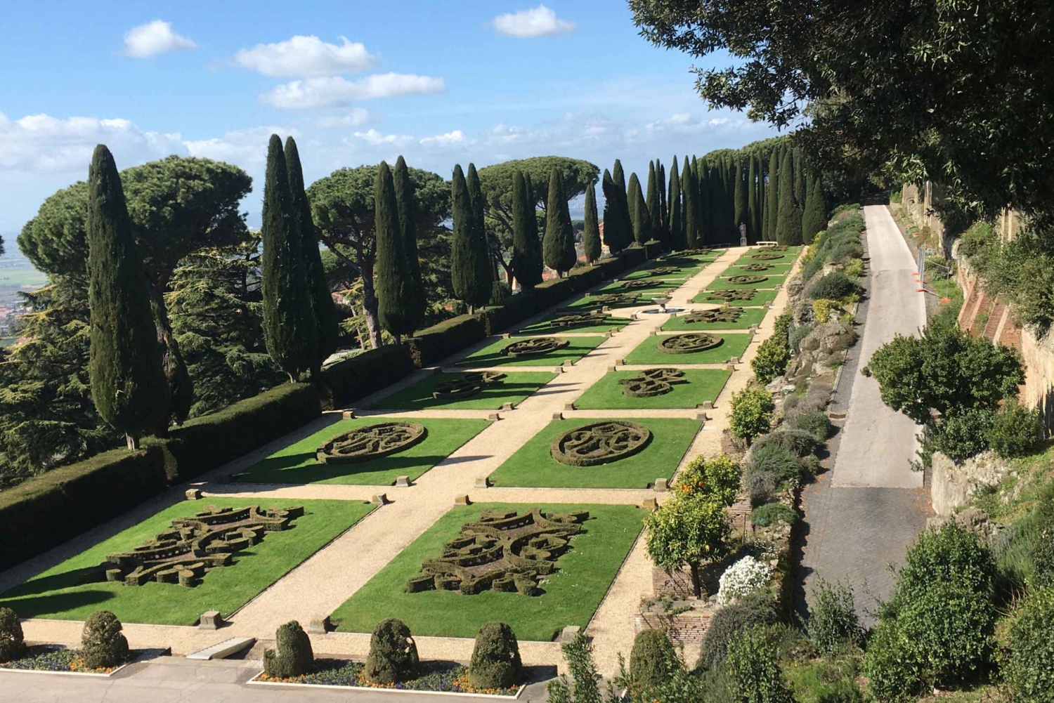 Rome: Pontifical Villa Gardens at Castel Gandolfo Minibus in Rome