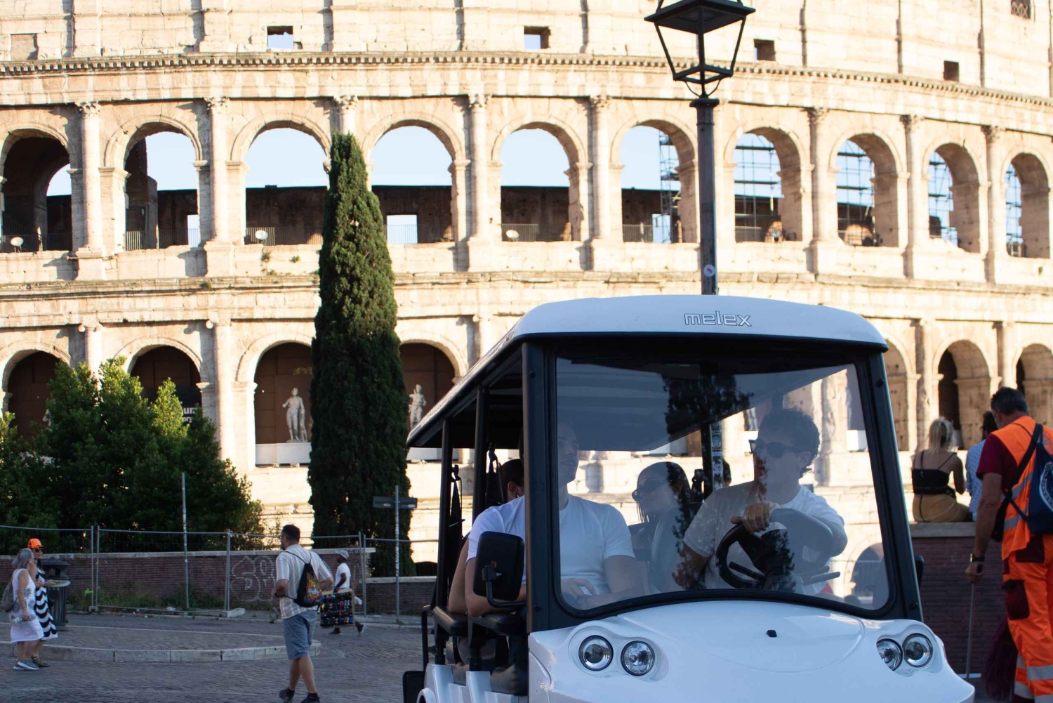 ホテル送迎付きのローマ・プライベート・ゴルフカートツアーをご利用ください