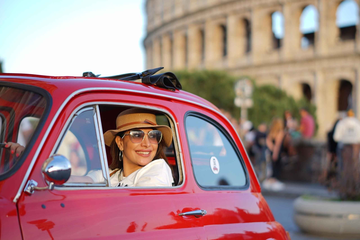 Usługa profesjonalnej sesji zdjęciowej w Rzymie z bezpłatnym transportem samochodem Fiat 500