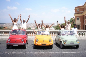 Usługa profesjonalnej sesji zdjęciowej w Rzymie z bezpłatnym transportem samochodem Fiat 500