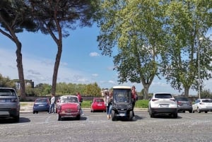 ローマの主要観光スポットを巡るラグジュアリーゴルフカートツアー