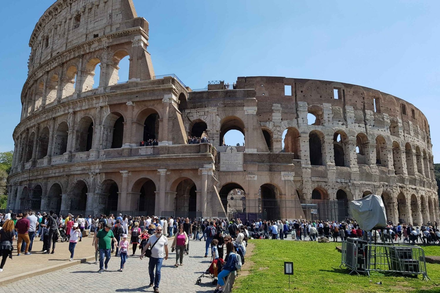 Rome: Colosseum and Ancient Rome Group Tour Experience