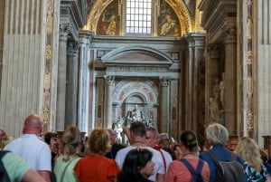 Roma: Visita à Basílica de São Pedro, La Pietà e Túmulos Papais