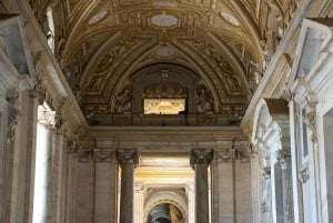 Roma: Visita à Basílica de São Pedro, La Pietà e Túmulos Papais