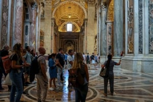 Roma: Visita à Basílica de São Pedro, La Pietà e Túmulos Papais