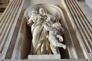 Roma: Visita à Basílica de São Pedro, La Pietà e Túmulos Papais