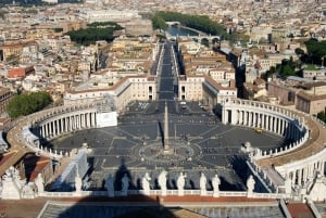 St.Peter's Basilica & Vatican Grottoes: Guided Tour in Rome
