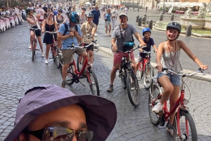 ローマ：スタンダードまたは電動自転車で行く見どころガイドツアー