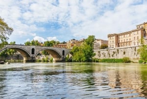 Rome: Tiber River Urban Rafting Tour with Roman Pizza