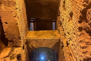Roma: Tour sotterraneo del quartiere di Fontana di Trevi e gelato