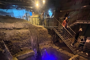 Rom: Trevifontänen Underjordisk rundtur i Trevifontänens distrikt och glass