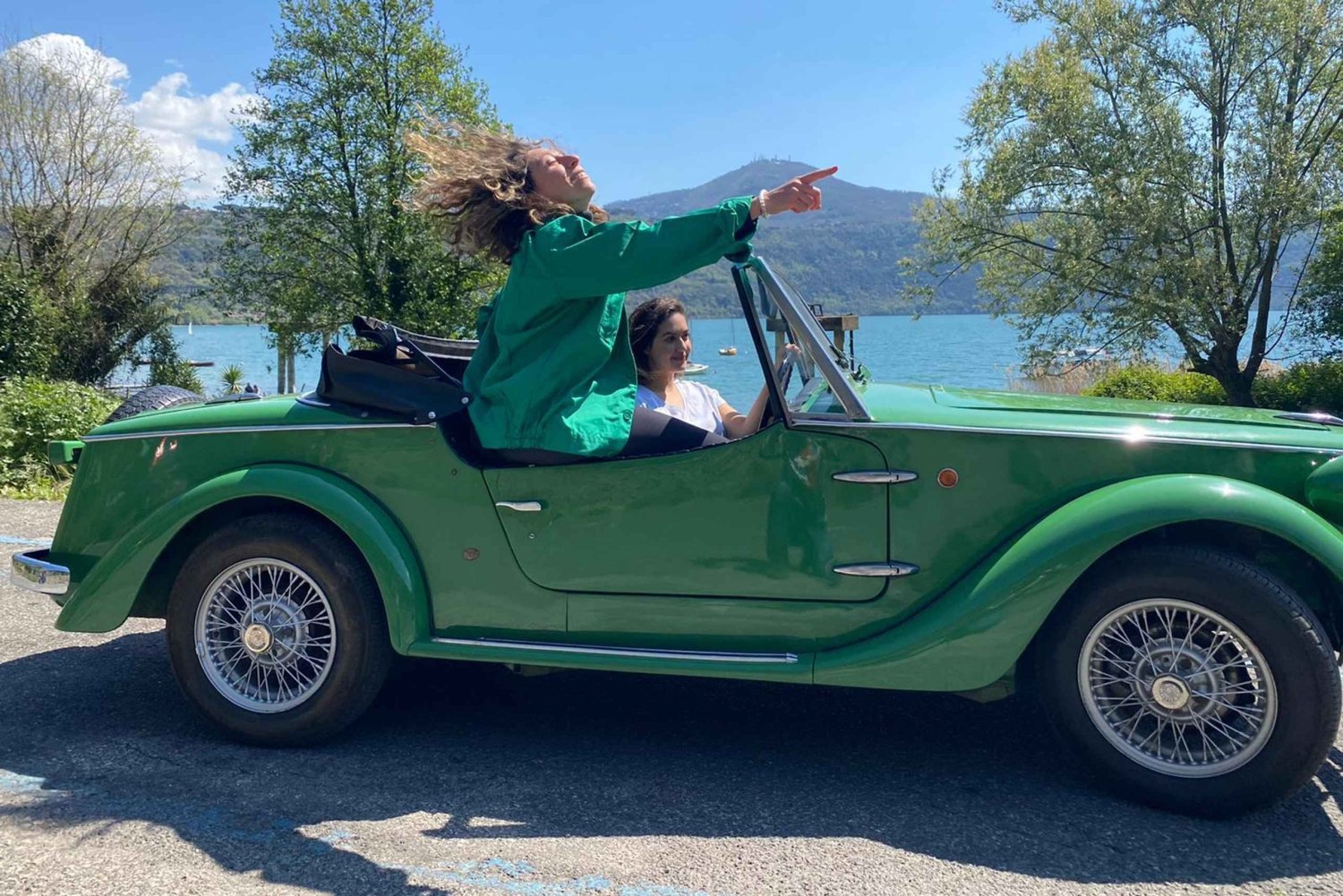 Rome: Trip to Roman Hills & Lunch by Vintage Classic Car