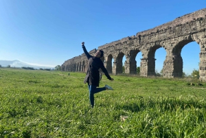 Rome: Trip to Roman Hills & Lunch by Vintage Classic Car