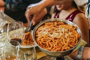 Rom: Dagsutflykt till Toscana och Montepulciano med lunch och vin