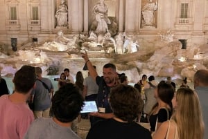 Roma: recorrido a pie nocturno bajo la luz de la luna